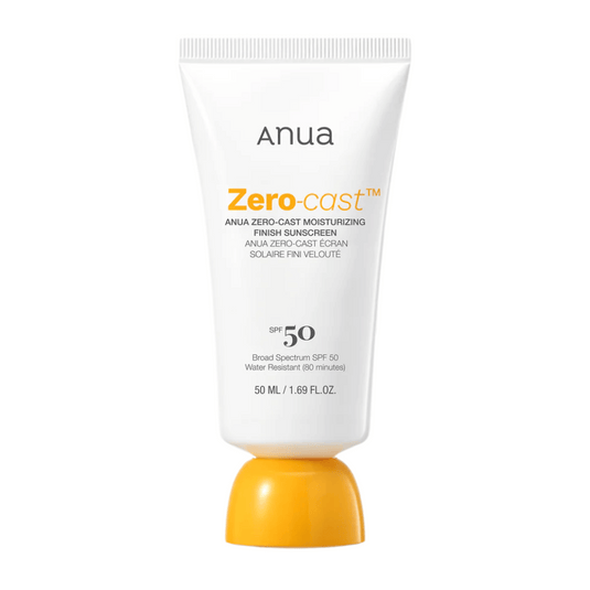 Image du produit sur ANUA Zero-Cast Moisturizing Finish Sunscreen SPF 50 dans un tube blanc avec un bouchon orange, 50 ml. Une crème solaire légère sans résidu blanc, résistante à l'eau jusqu'à 80 minutes.