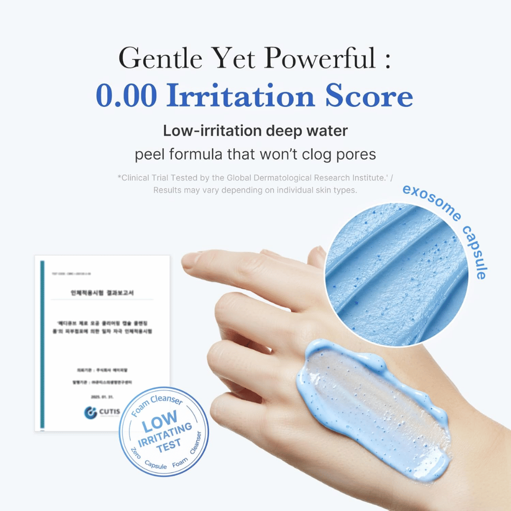 Medicube Zero Pore SA Clear Capsule Cleansing Foam – nettoyant peu irritant avec des capsules bleues qui exfolient la peau en douceur et nettoient les pores en profondeur.