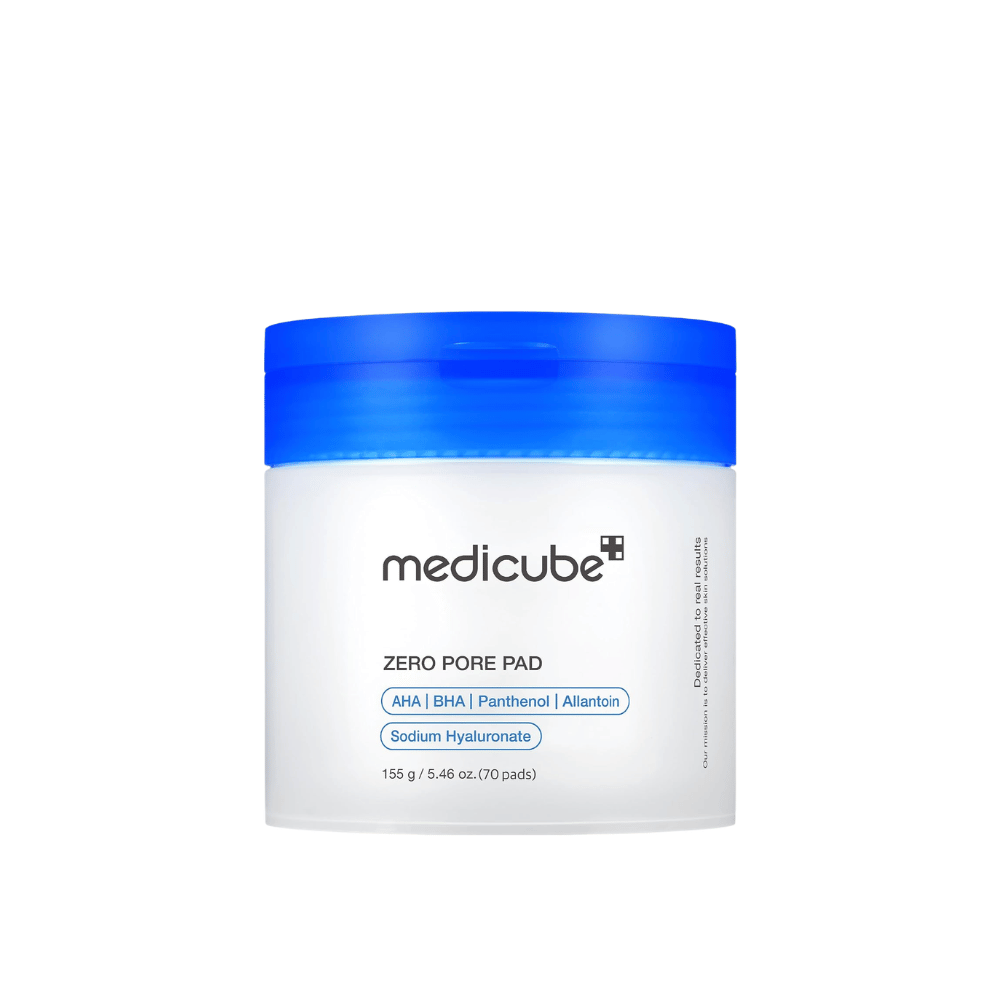 Medicube Zero Pore Pad 2.0, 70 pads exfoliants toner visage avec AHA, BHA et panthénol dans un pot blanc avec couvercle bleu sur fond blanc.