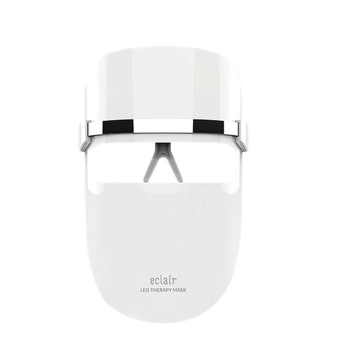 Un ECLAIR LED Therapy Mask sur fond blanc avec des améliorations de la peau.